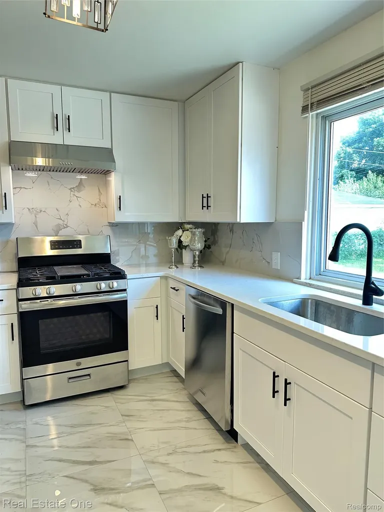 4348 Martin Warren City MI 48092