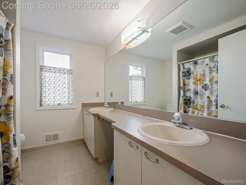 29523 Shenandoah Drive Farmington City MI 48331