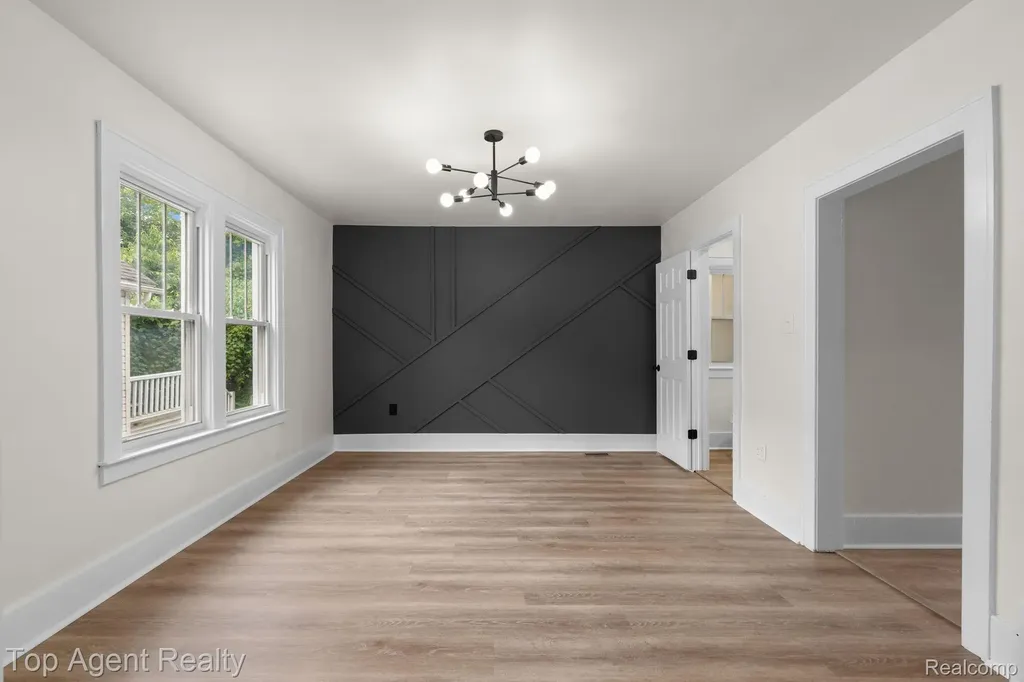 1562 Lafayette Boulevard Lincoln Park City MI 48146