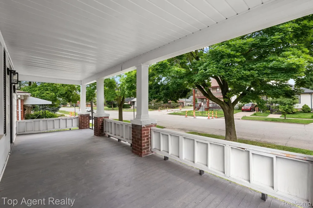 1562 Lafayette Boulevard Lincoln Park City MI 48146