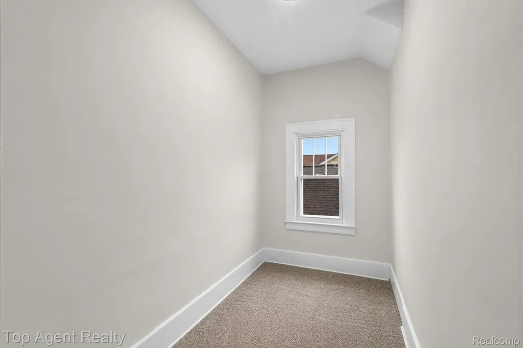 1562 Lafayette Boulevard Lincoln Park City MI 48146