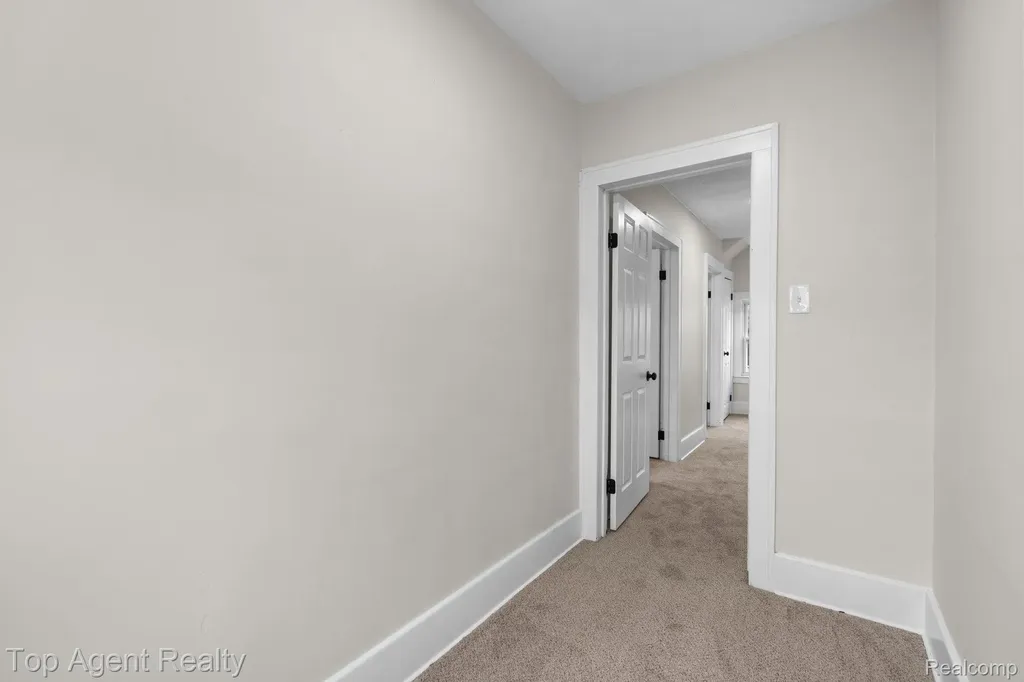 1562 Lafayette Boulevard Lincoln Park City MI 48146