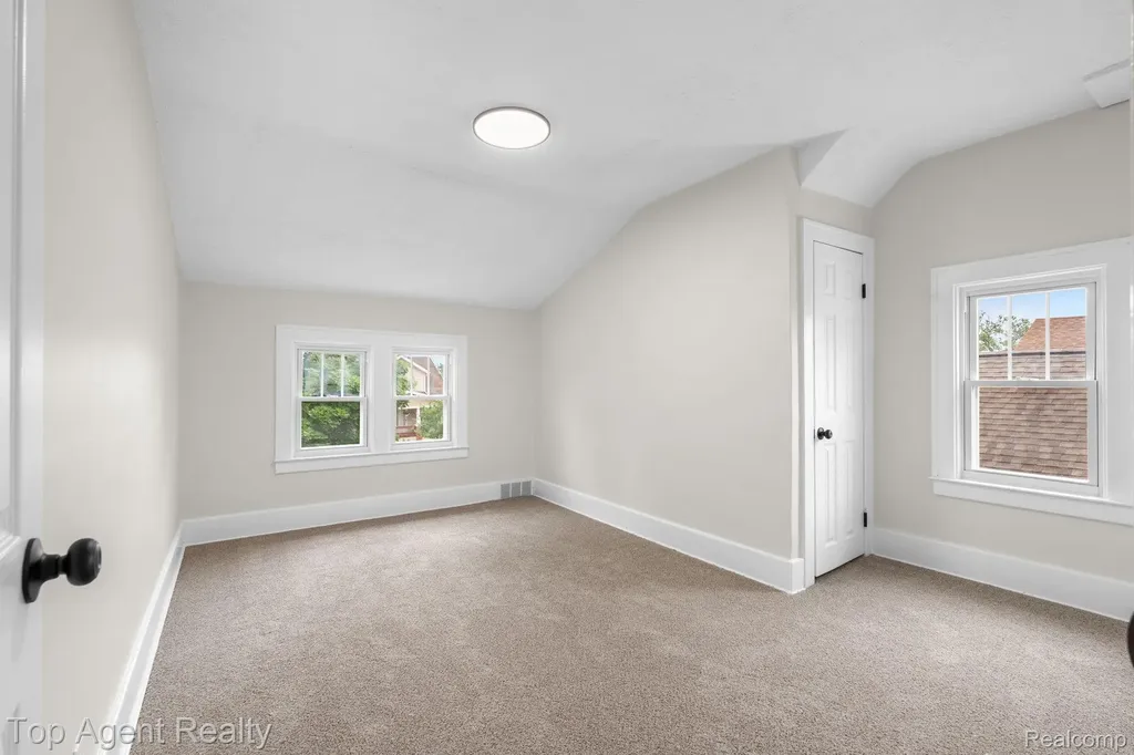 1562 Lafayette Boulevard Lincoln Park City MI 48146