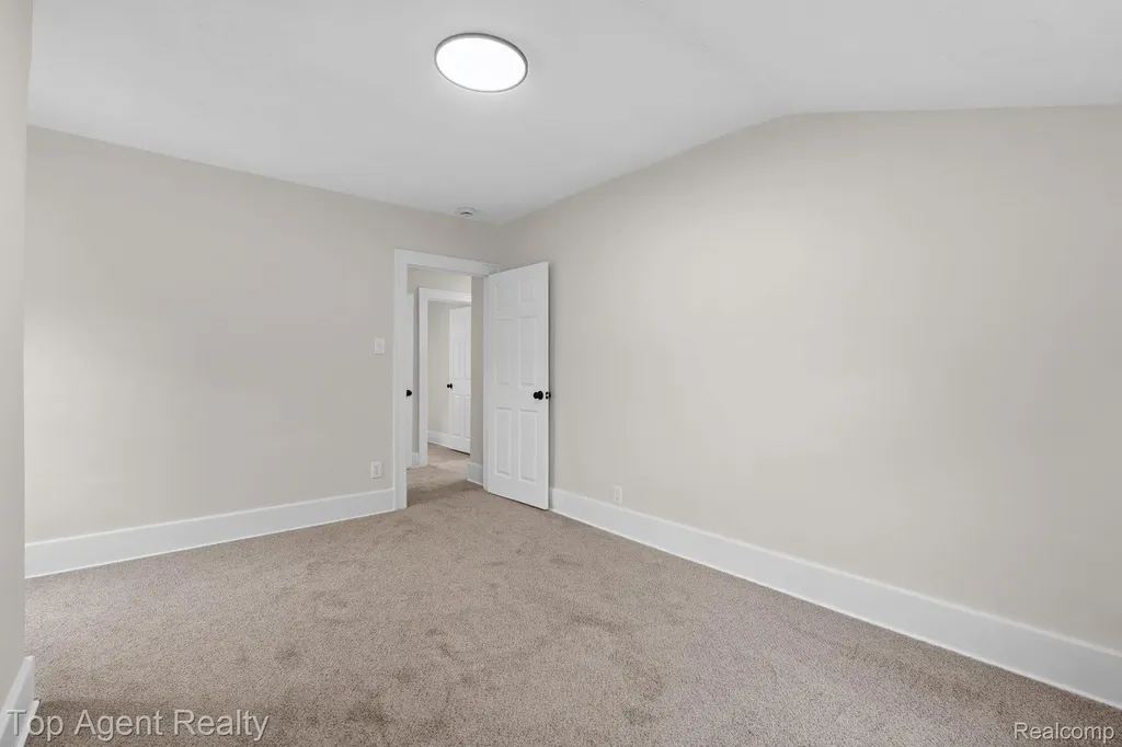 1562 Lafayette Boulevard Lincoln Park City MI 48146