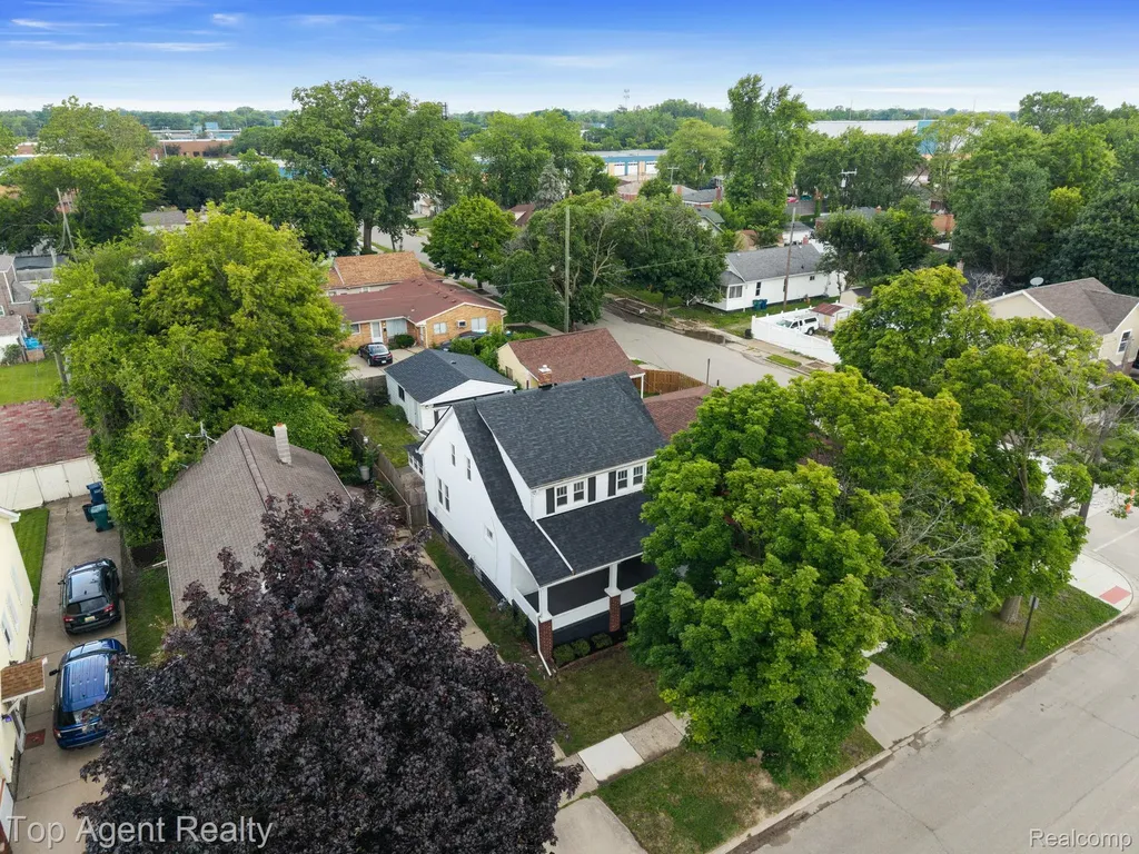 1562 Lafayette Boulevard Lincoln Park City MI 48146