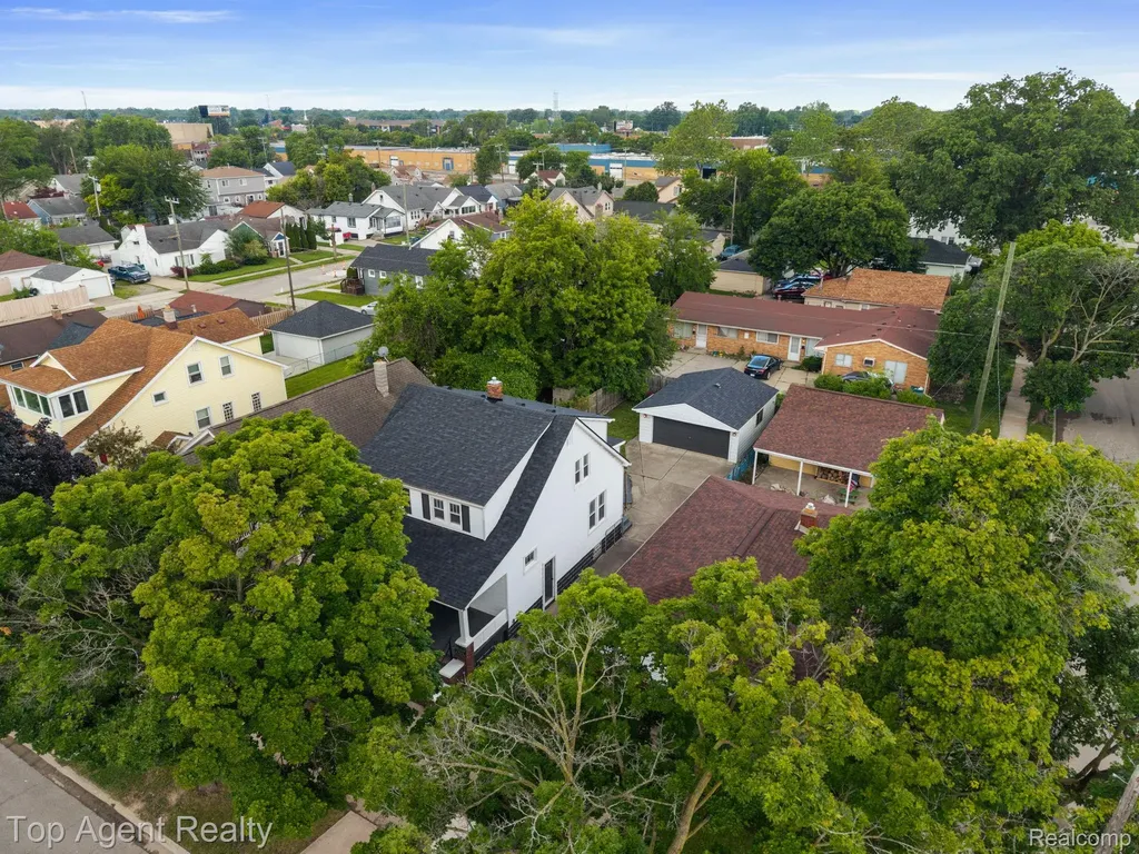 1562 Lafayette Boulevard Lincoln Park City MI 48146