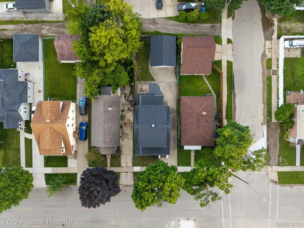 1562 Lafayette Boulevard Lincoln Park City MI 48146