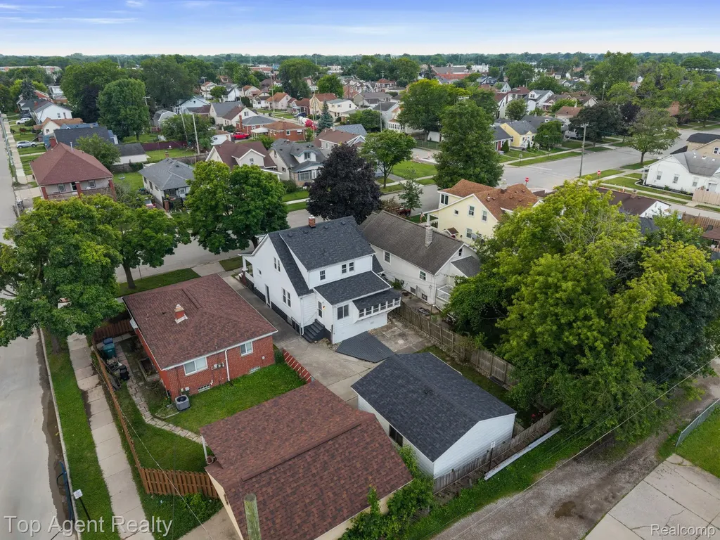 1562 Lafayette Boulevard Lincoln Park City MI 48146