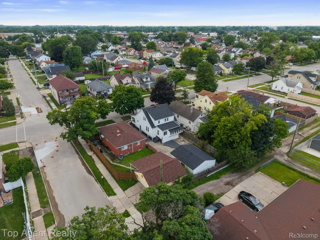 1562 Lafayette Boulevard Lincoln Park City MI 48146