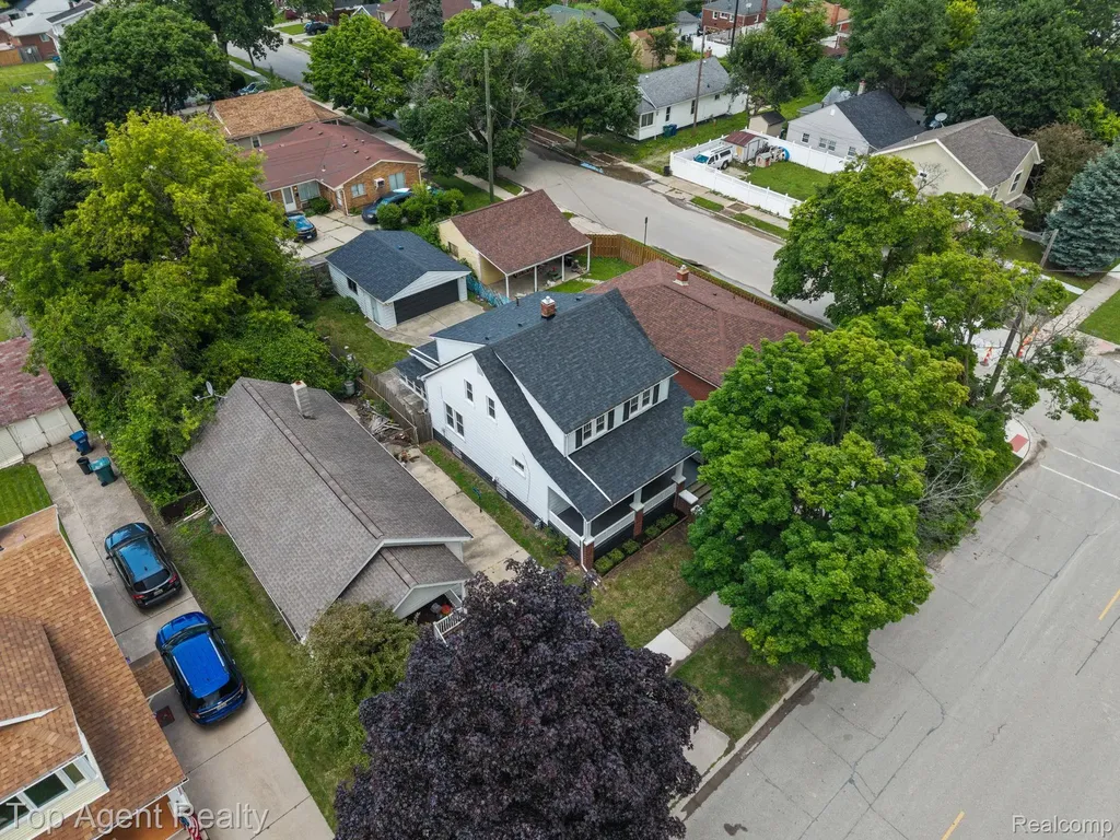 1562 Lafayette Boulevard Lincoln Park City MI 48146