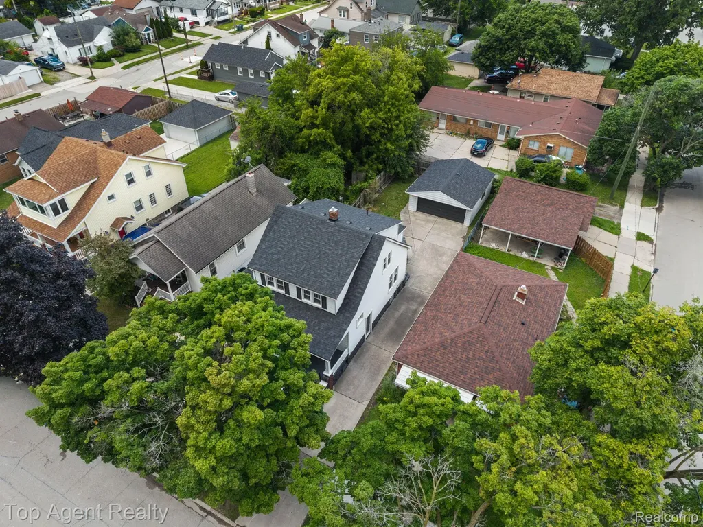 1562 Lafayette Boulevard Lincoln Park City MI 48146