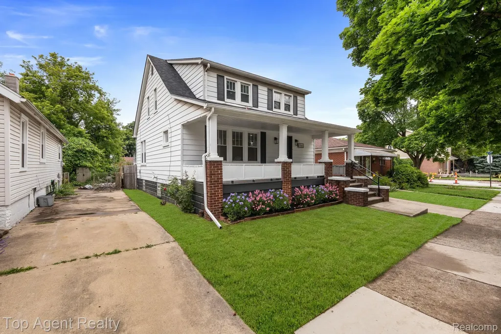 1562 Lafayette Boulevard Lincoln Park City MI 48146