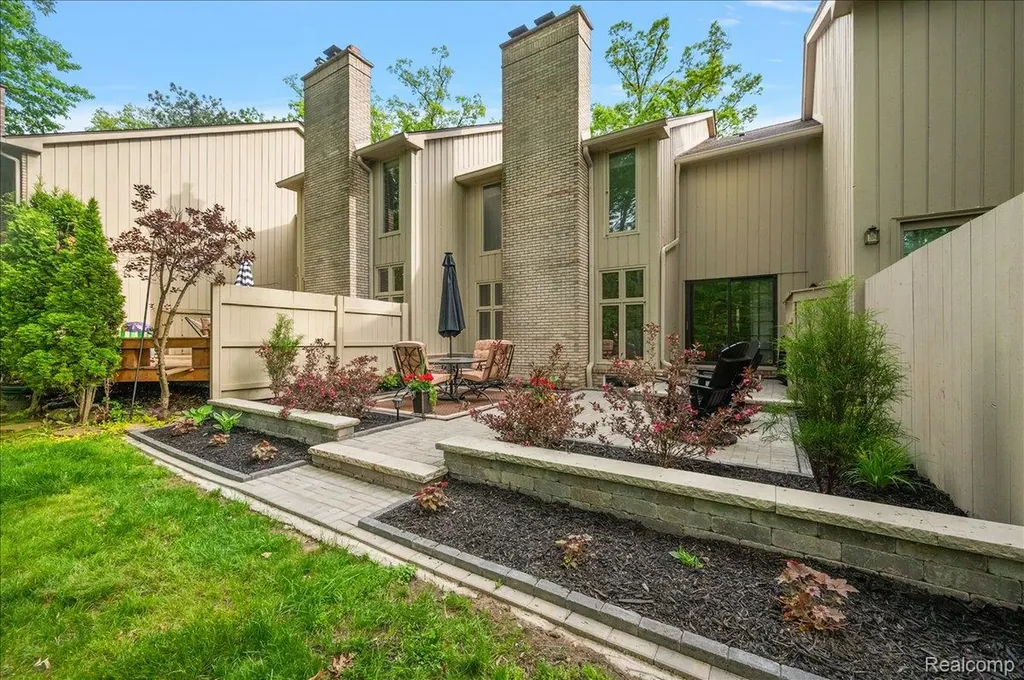 1161 Hillpointe Circle Bloomfield Hills City MI 48304