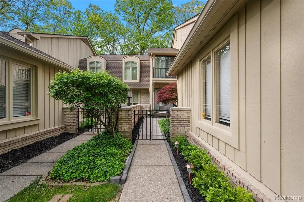 1161 Hillpointe Circle Bloomfield Hills City MI 48304