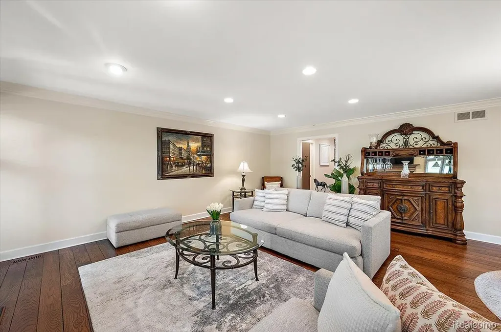 1161 Hillpointe Circle Bloomfield Hills City MI 48304