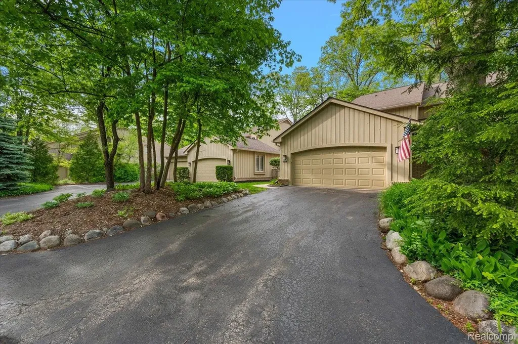 1161 Hillpointe Circle Bloomfield Hills City MI 48304
