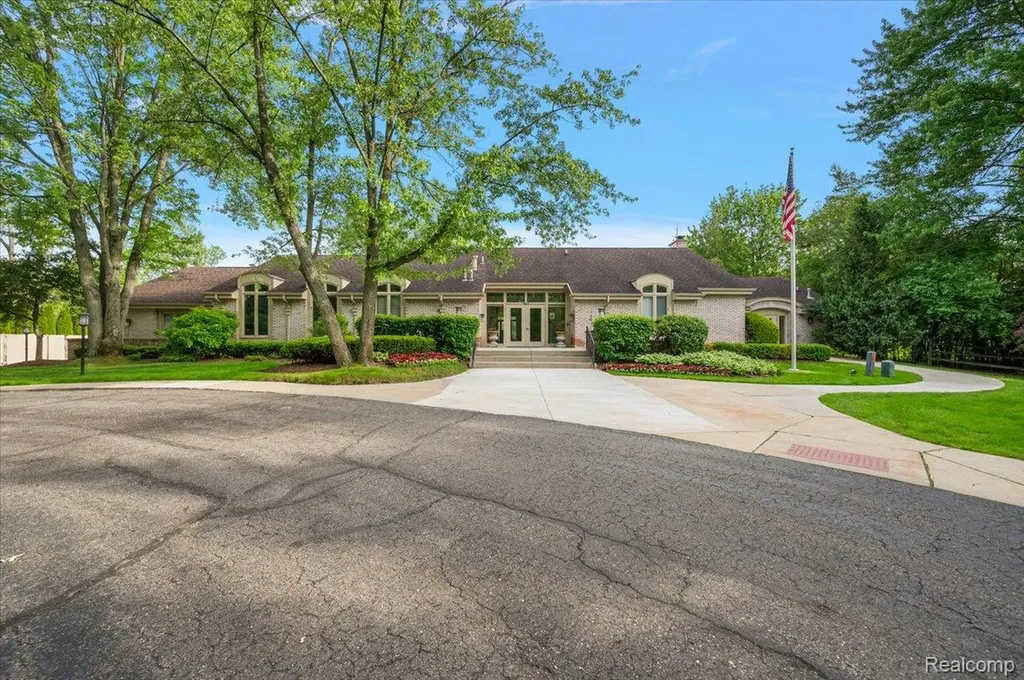 1161 Hillpointe Circle Bloomfield Hills City MI 48304