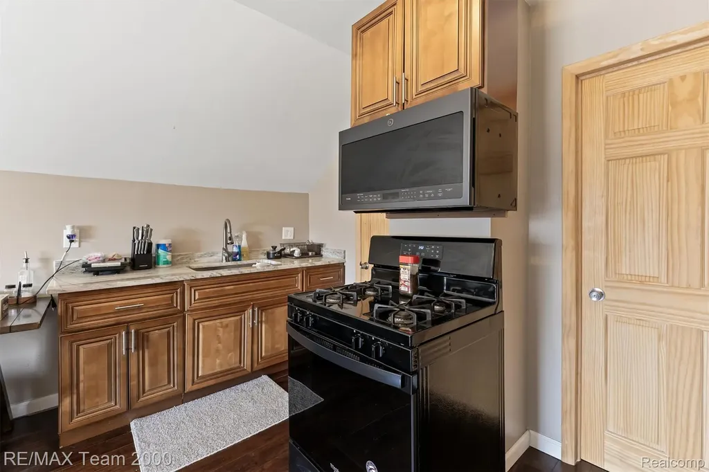 5734 N Gulley Road Dearborn City MI 48127