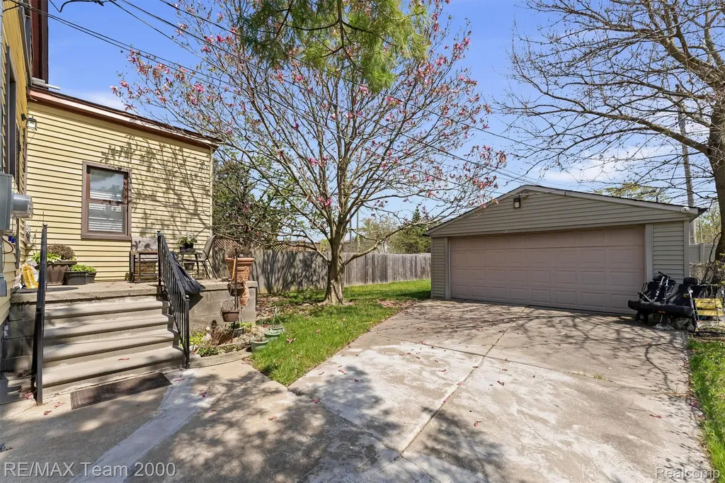 5734 N Gulley Road Dearborn City MI 48127