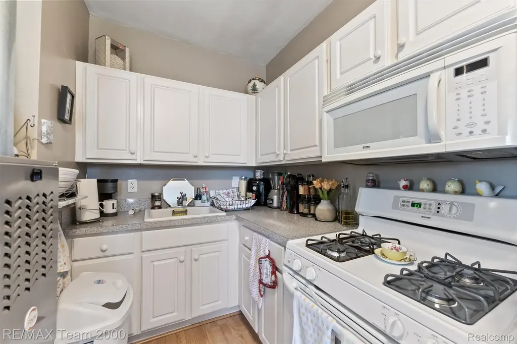 5734 N Gulley Road Dearborn City MI 48127