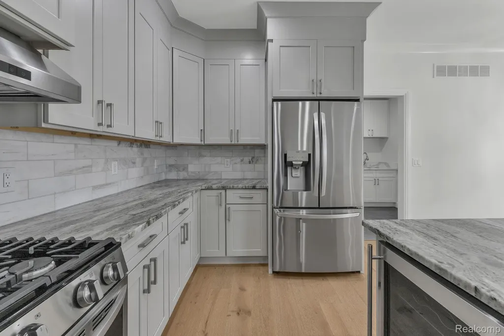 22664 Colgate Street Farmington Hills City MI 48336