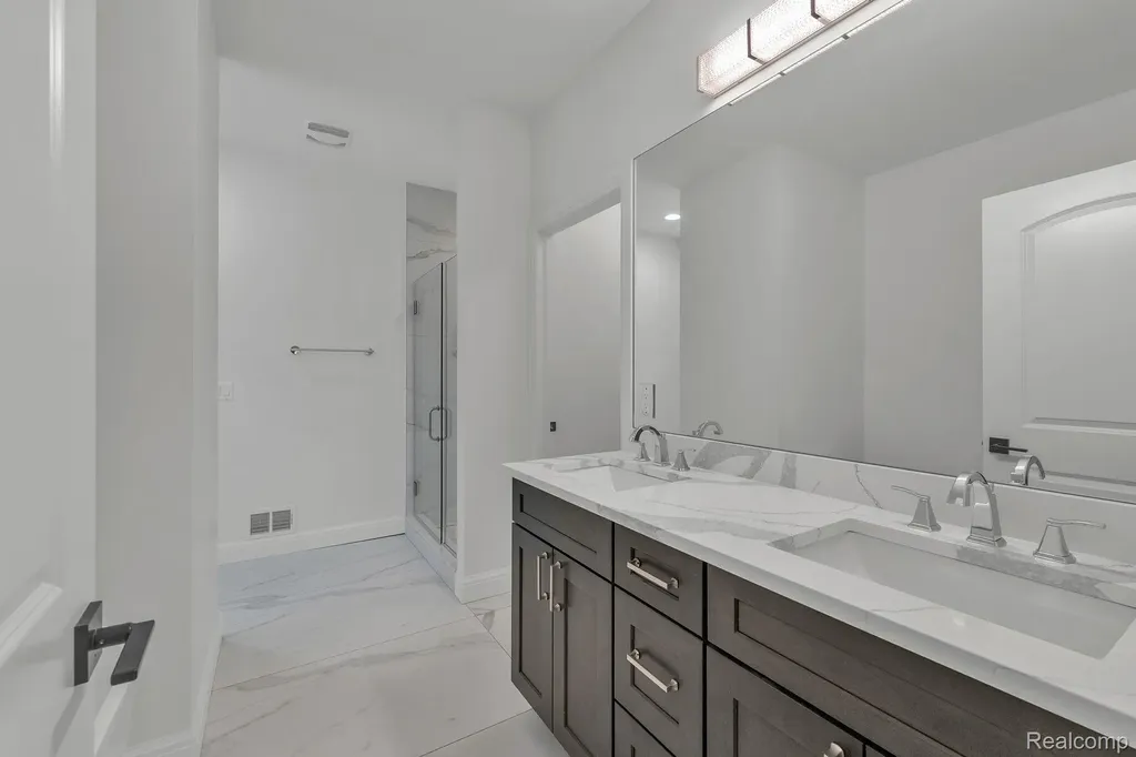 22664 Colgate Street Farmington Hills City MI 48336