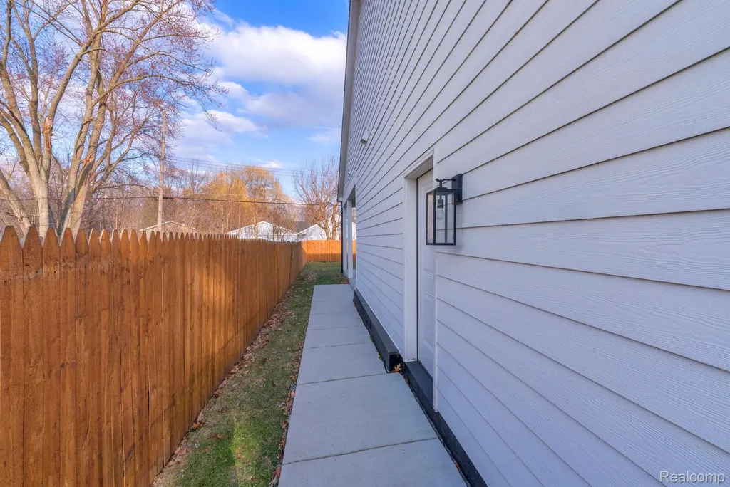 22664 Colgate Street Farmington Hills City MI 48336