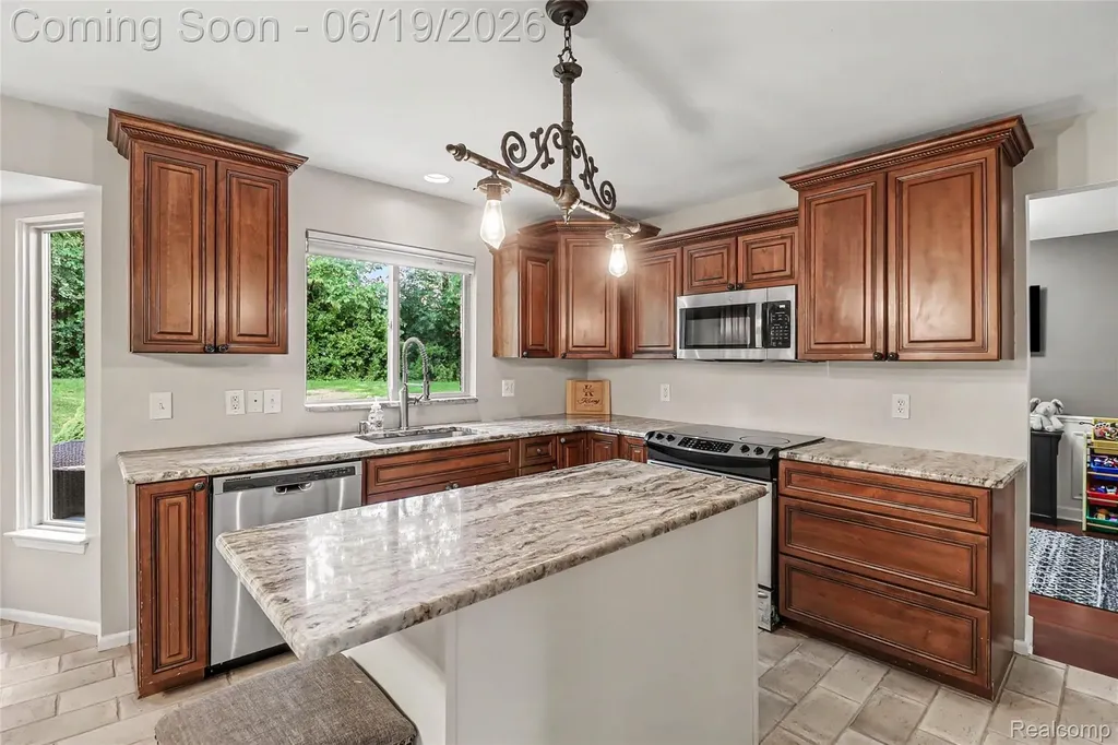 2548 Empire Court Rochester Hills City MI 48309
