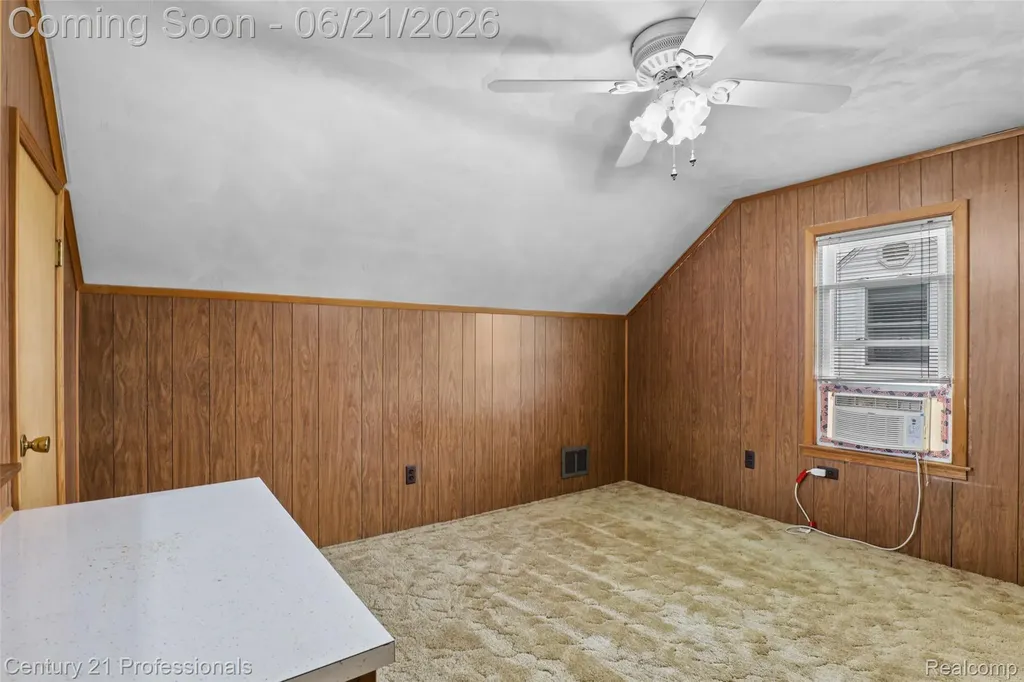 115 Gargantua Avenue Clawson City MI 48017