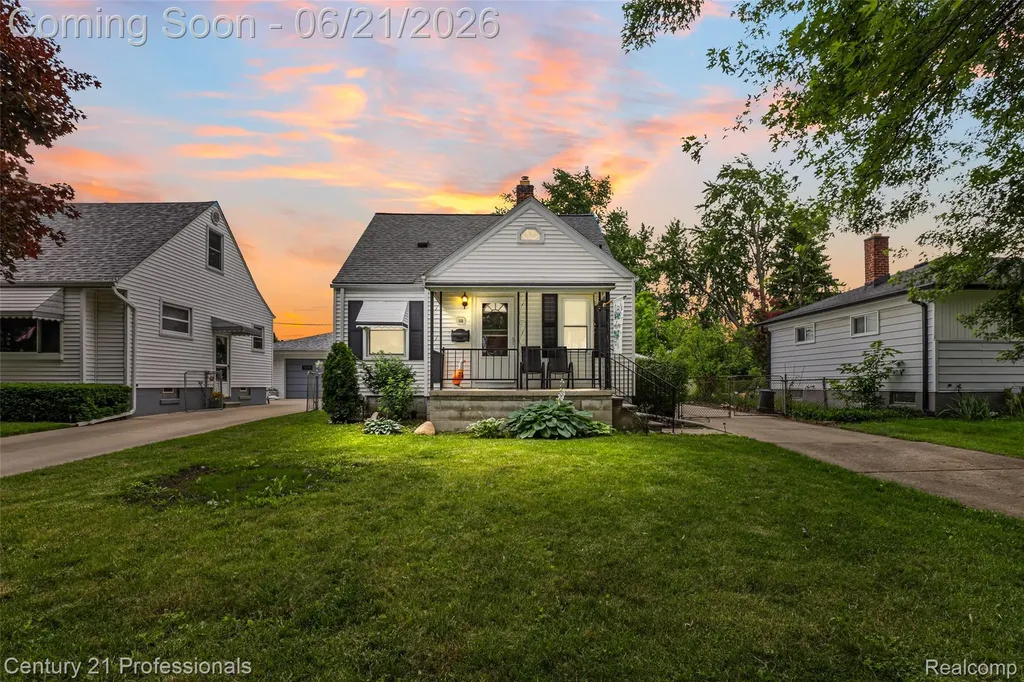 115 Gargantua Avenue Clawson City MI 48017