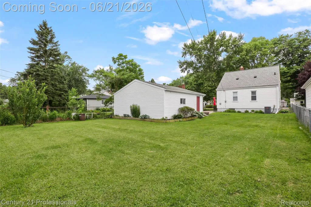 115 Gargantua Avenue Clawson City MI 48017