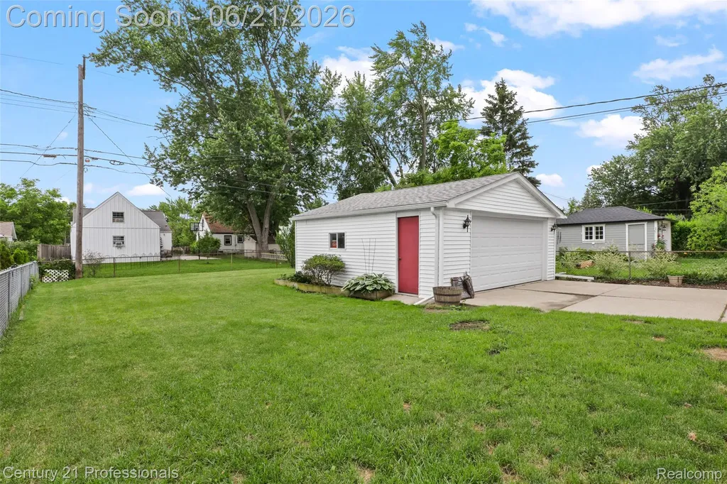 115 Gargantua Avenue Clawson City MI 48017