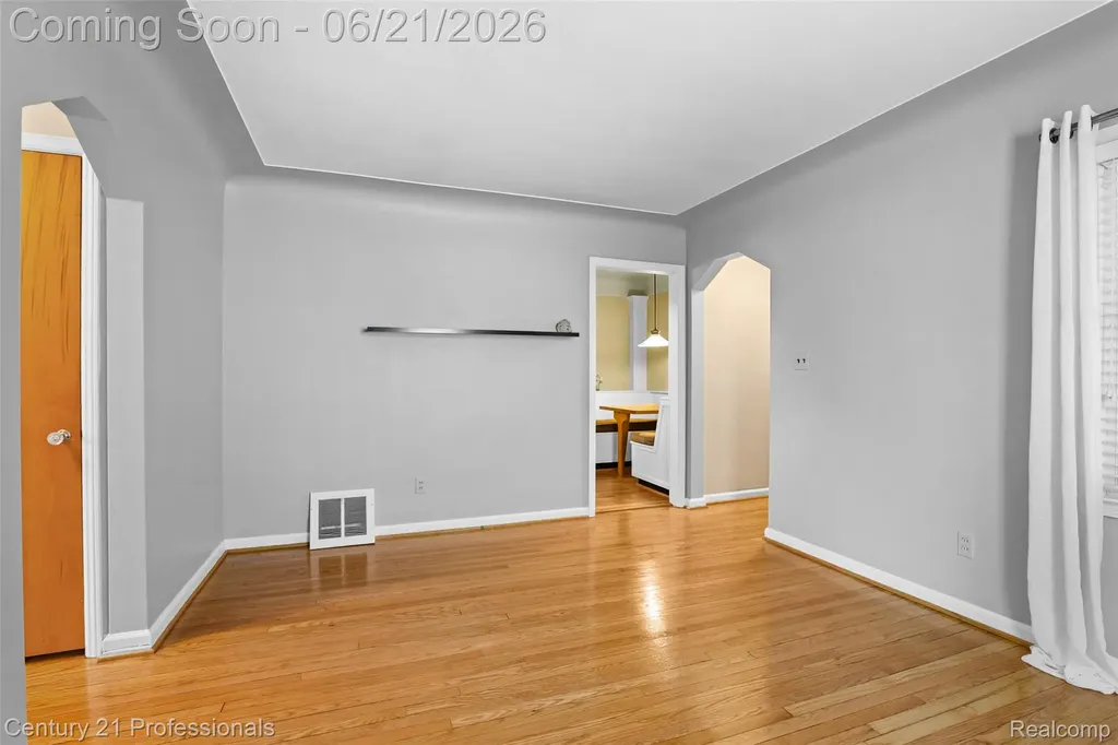 115 Gargantua Avenue Clawson City MI 48017