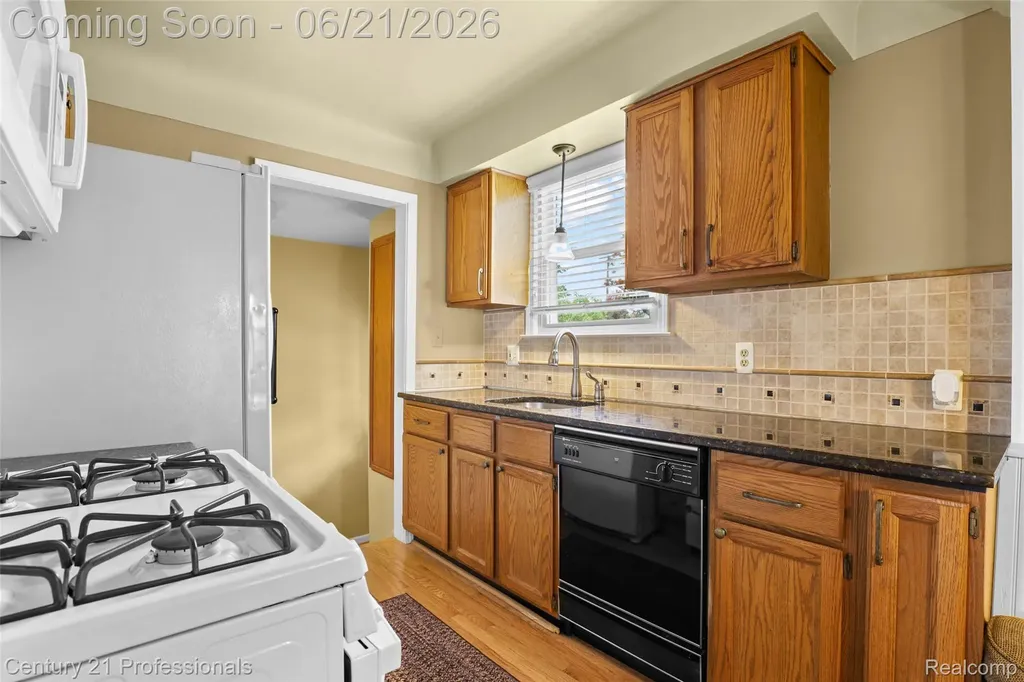 115 Gargantua Avenue Clawson City MI 48017