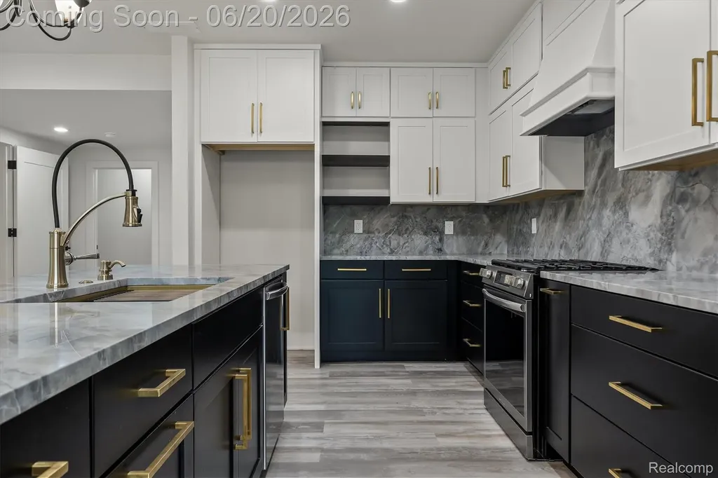 7303 Brookside Village Court Bloomfield Hills City MI 48301