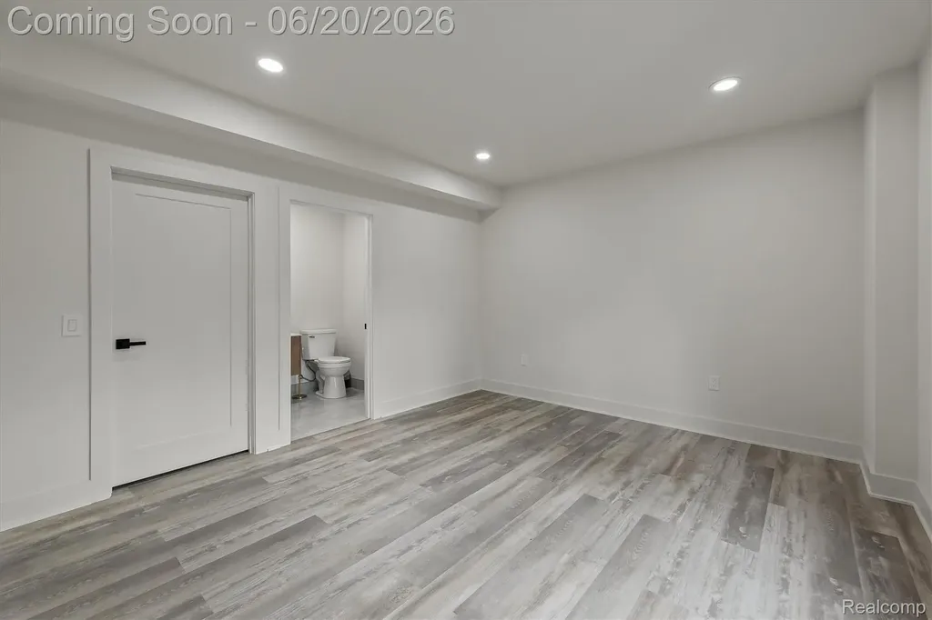 7303 Brookside Village Court Bloomfield Hills City MI 48301