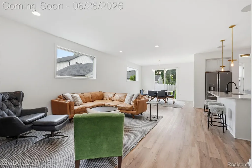 8431 Kenberton Drive Oak Park City MI 48237