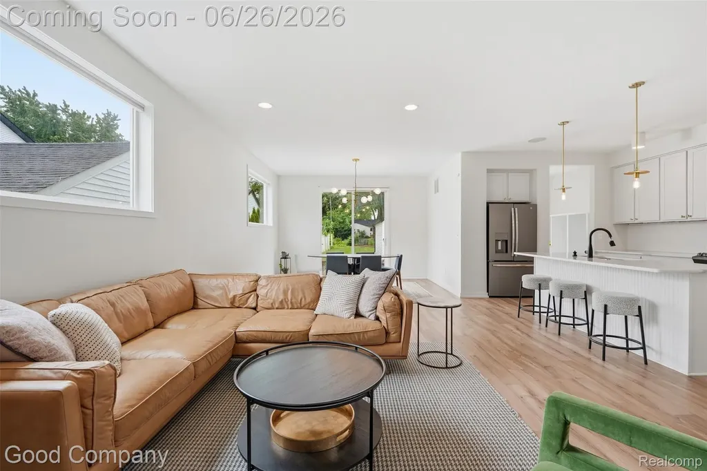 8431 Kenberton Drive Oak Park City MI 48237