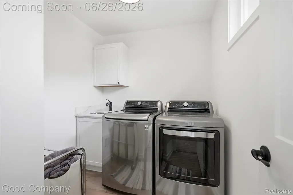 8431 Kenberton Drive Oak Park City MI 48237