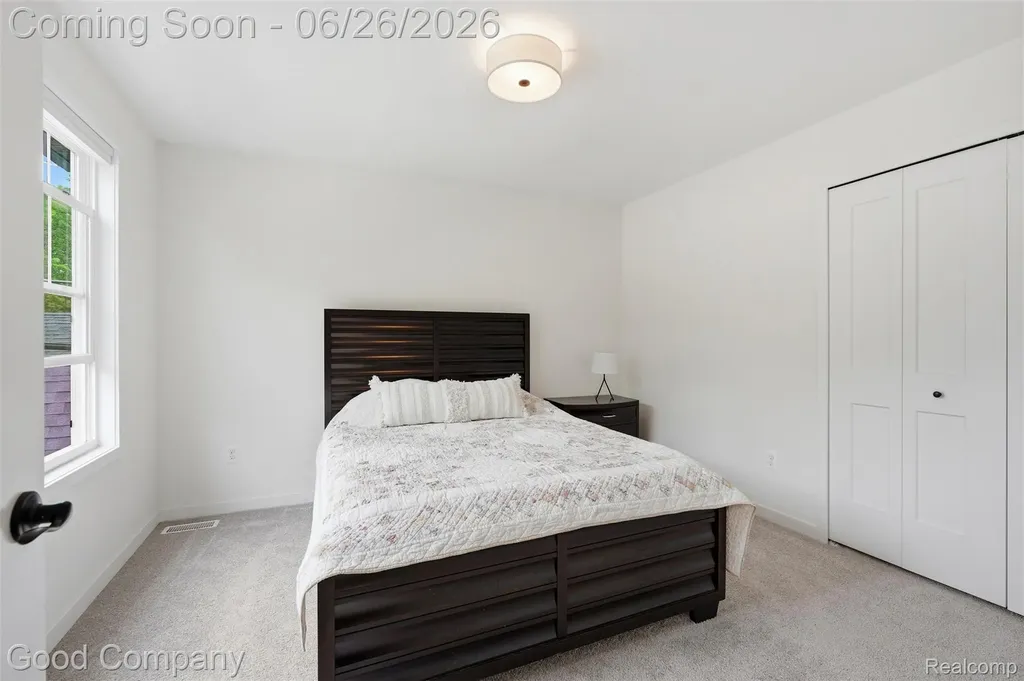 8431 Kenberton Drive Oak Park City MI 48237