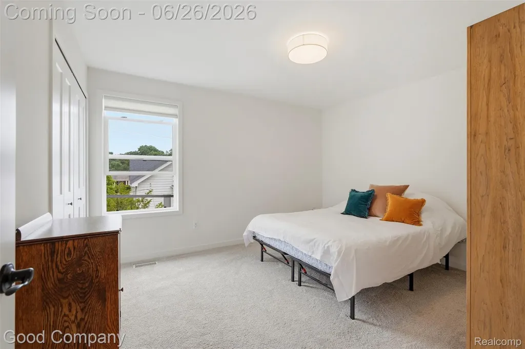 8431 Kenberton Drive Oak Park City MI 48237