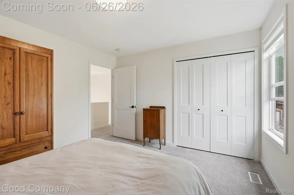 8431 Kenberton Drive Oak Park City MI 48237