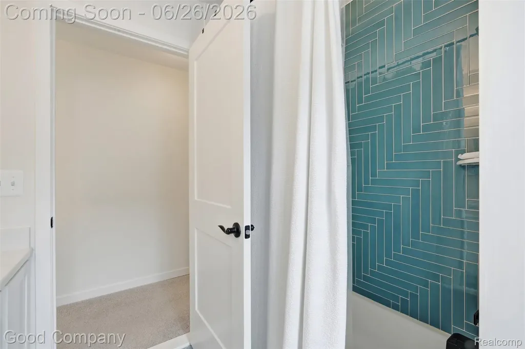 8431 Kenberton Drive Oak Park City MI 48237