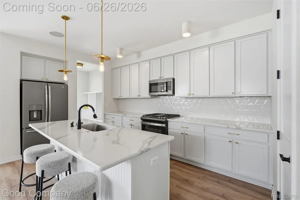 8431 Kenberton Drive Oak Park City MI 48237