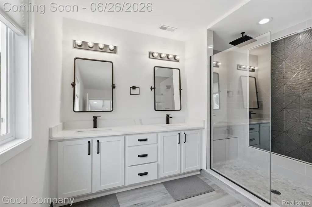8431 Kenberton Drive Oak Park City MI 48237