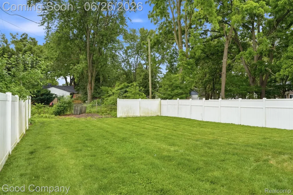 8431 Kenberton Drive Oak Park City MI 48237