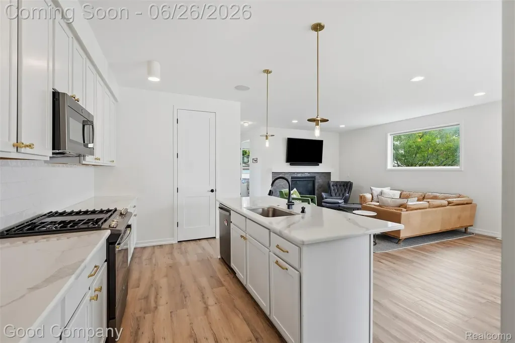 8431 Kenberton Drive Oak Park City MI 48237