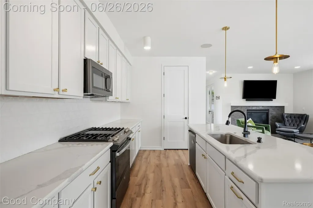 8431 Kenberton Drive Oak Park City MI 48237