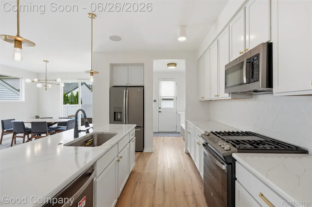 8431 Kenberton Drive Oak Park City MI 48237
