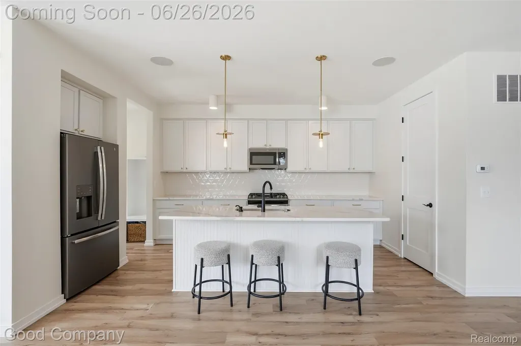 8431 Kenberton Drive Oak Park City MI 48237